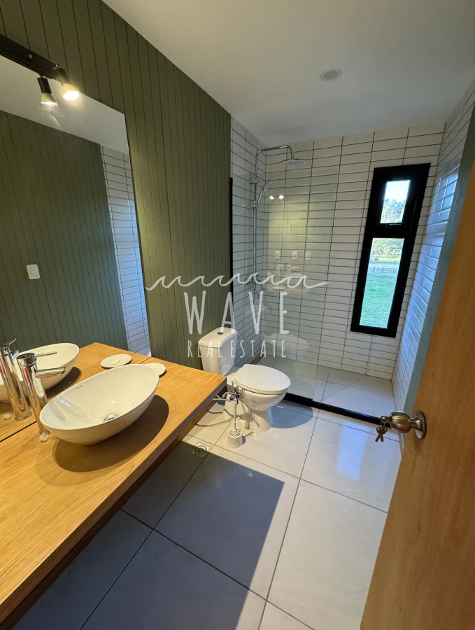 Casa ID.4902 - Venta de Casa , con 3 dormitorios en La Barra.
