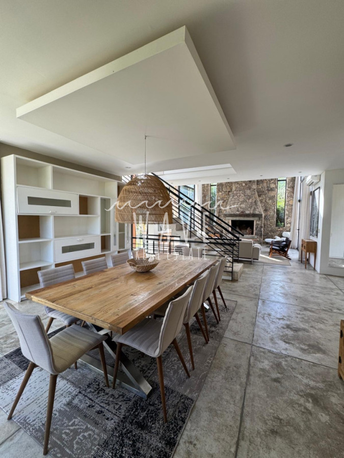 Casa ID.5443 - Venta de casa de 4 dormitorios en la venta en La Arbolada, Punta del Este