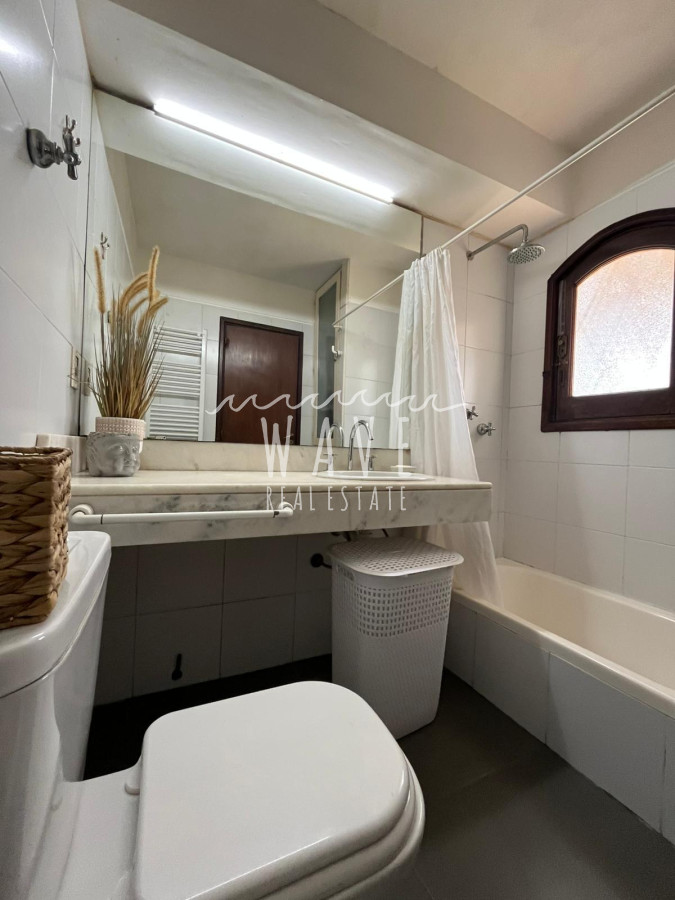 Casa ID.5152 - Alquiler Temporal Casa en Mansa, 3 dormitorios, dependencia de servicio, piscina, jardín.