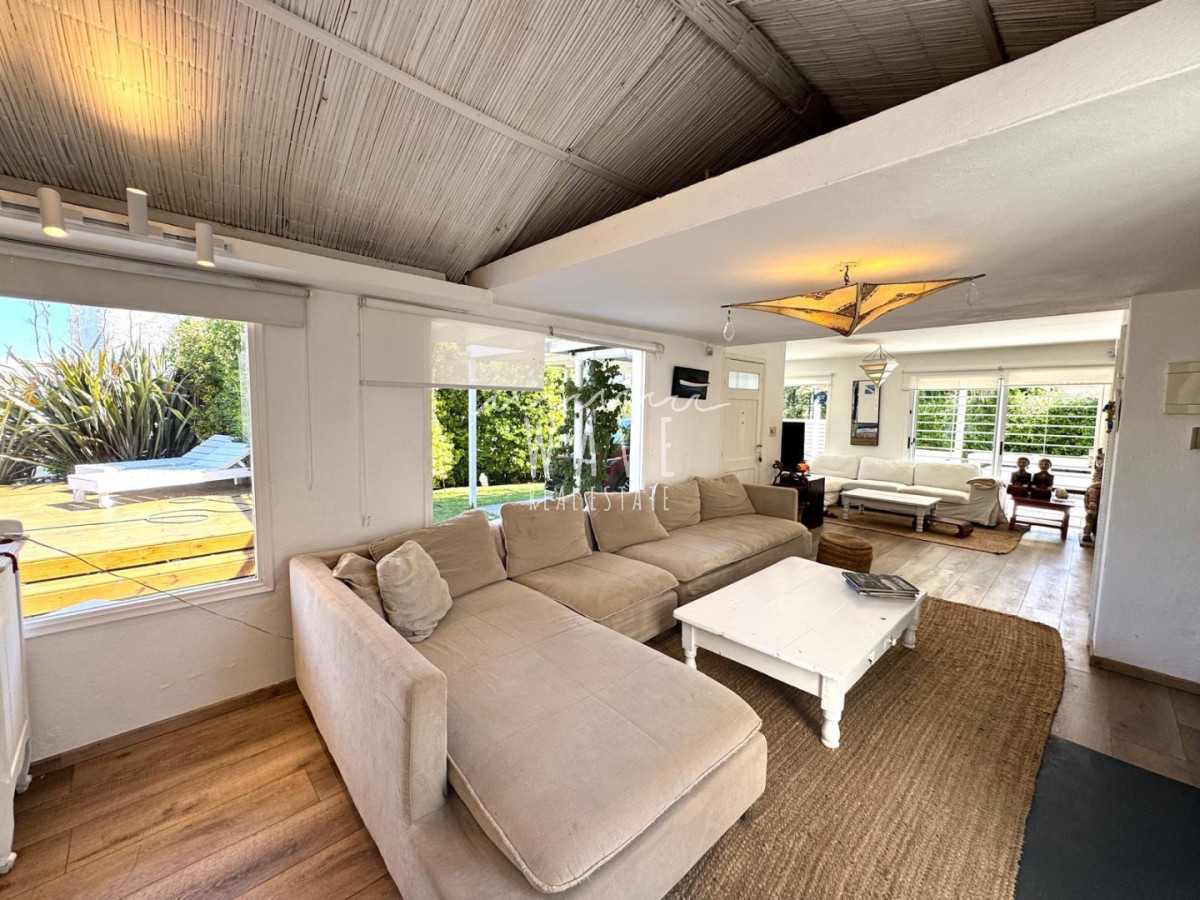 Casa ID.5952 - Alquiler temporada y venta casa 4 dormitorios a pasos del mar en la barra 