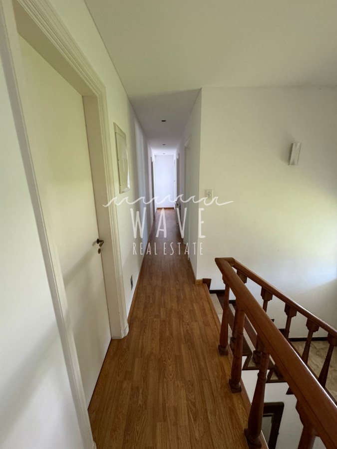Casa ID.4514 - Mansa, Casa en Venta, en la exclusiva zona de Pine Beach. 1016 m2 de parque, 280 m2 edificados.