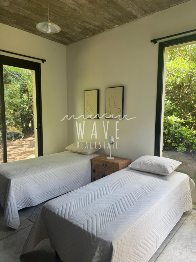 Casa ID.5443 - Venta de casa de 4 dormitorios en la venta en La Arbolada, Punta del Este