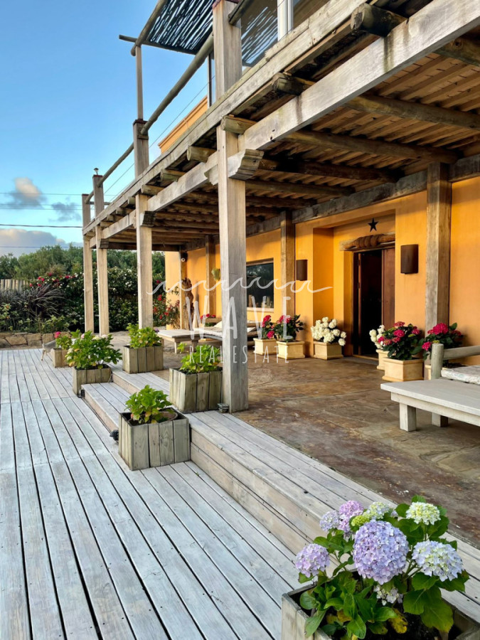 Casa ID.5179 - Venta de casa de 5 dormitorios en Punta Piedras, Manantiales