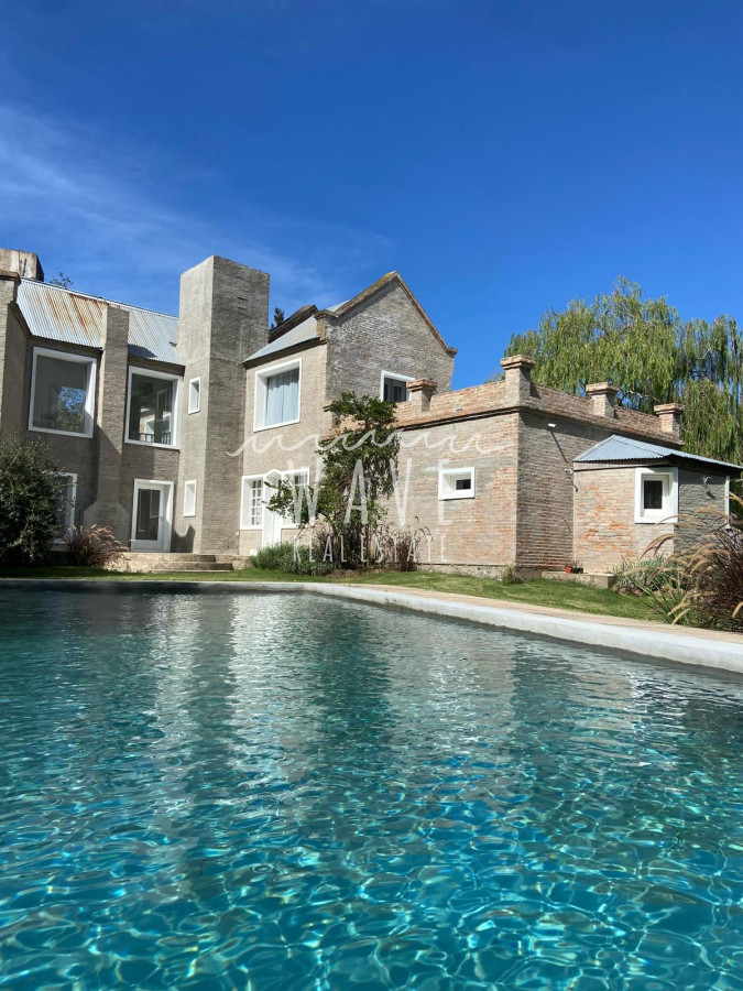 Casa ID.5036 - Alquiler de verano, Casa de 6 dormitorios en Balneario Buenos Aires, con piscina