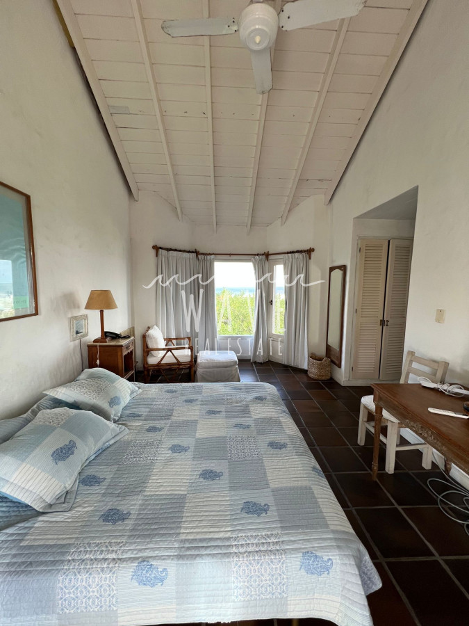 Casa ID.1790 - CASA EN VENTA La Barra  4 suites, a metros de Shopping OH.