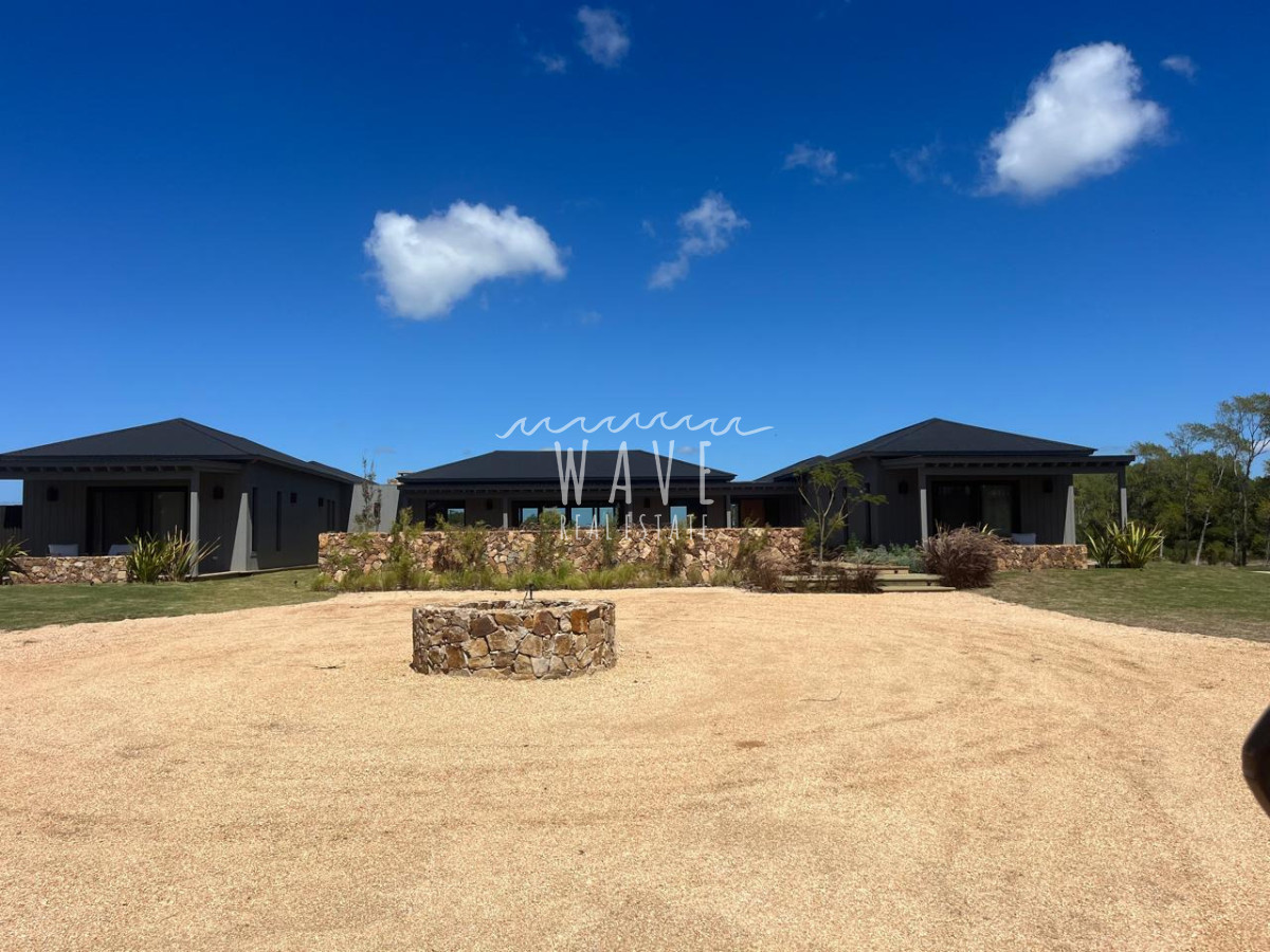 Casa ID.5412 - Venta Alquiler Casa 4 dormitorios y servicio Puerto Quetzal La barra