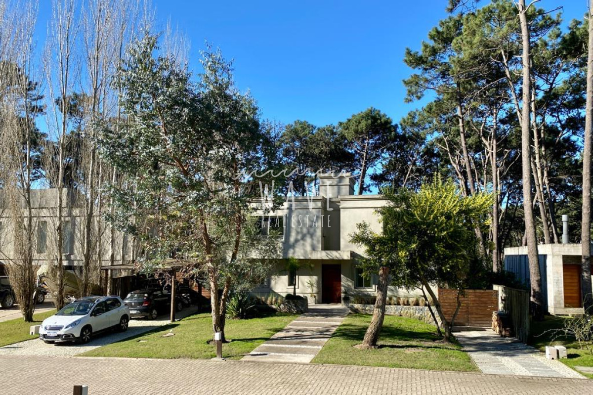 Casa ID.4810 - Venta, Casa en Barrio Privado Rincón del Indio, con 4 habitaciones