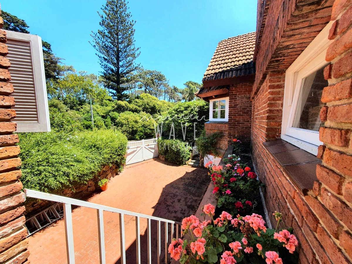 Casa ID.1393 - Venta de Casa de 6 dormitorios en San Rafael, Punta del Este.