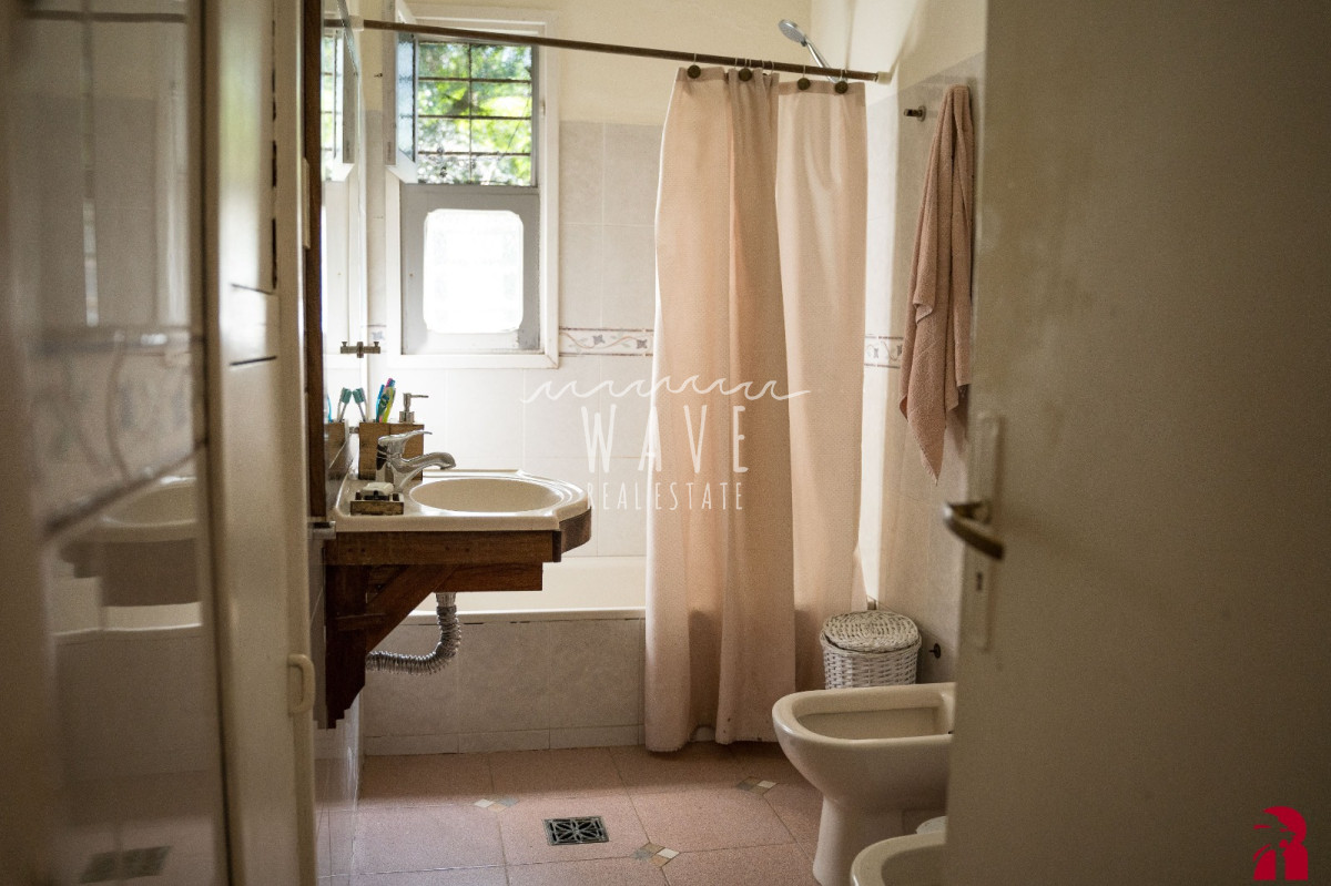 Casa ID.5308 - Venta de casa de 4 dormitorios + dep. en Cantegril, Punta del Este