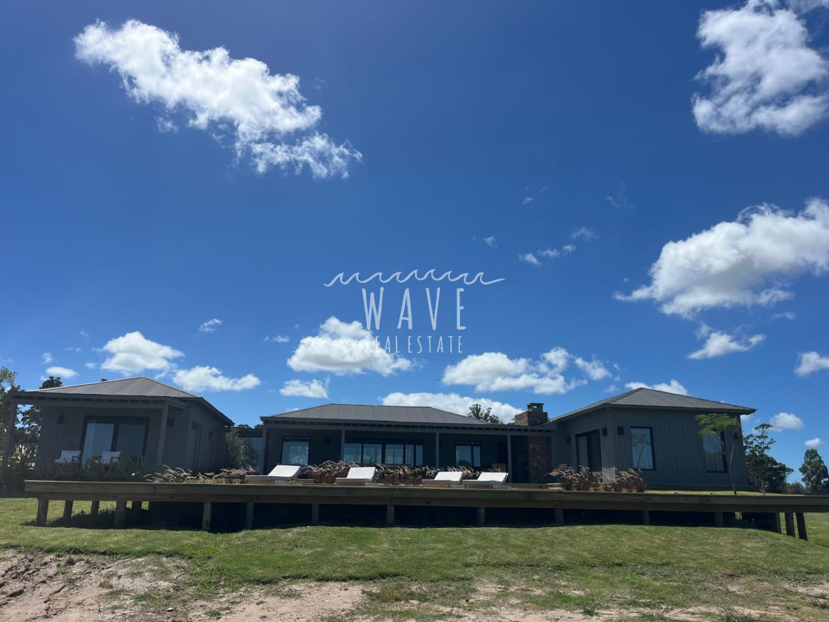 Casa ID.5412 - Venta Alquiler Casa 4 dormitorios y servicio Puerto Quetzal La barra