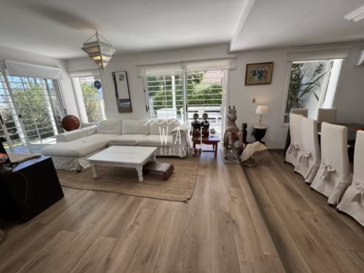 Casa ID.4975 - Venta de casa , con 4 dormitorios  en La Barra