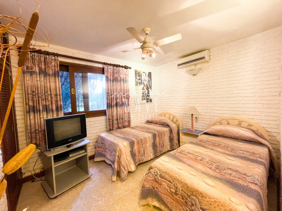 Casa ID.4349 - Alquiler y venta hermosa casa en playa mansa 