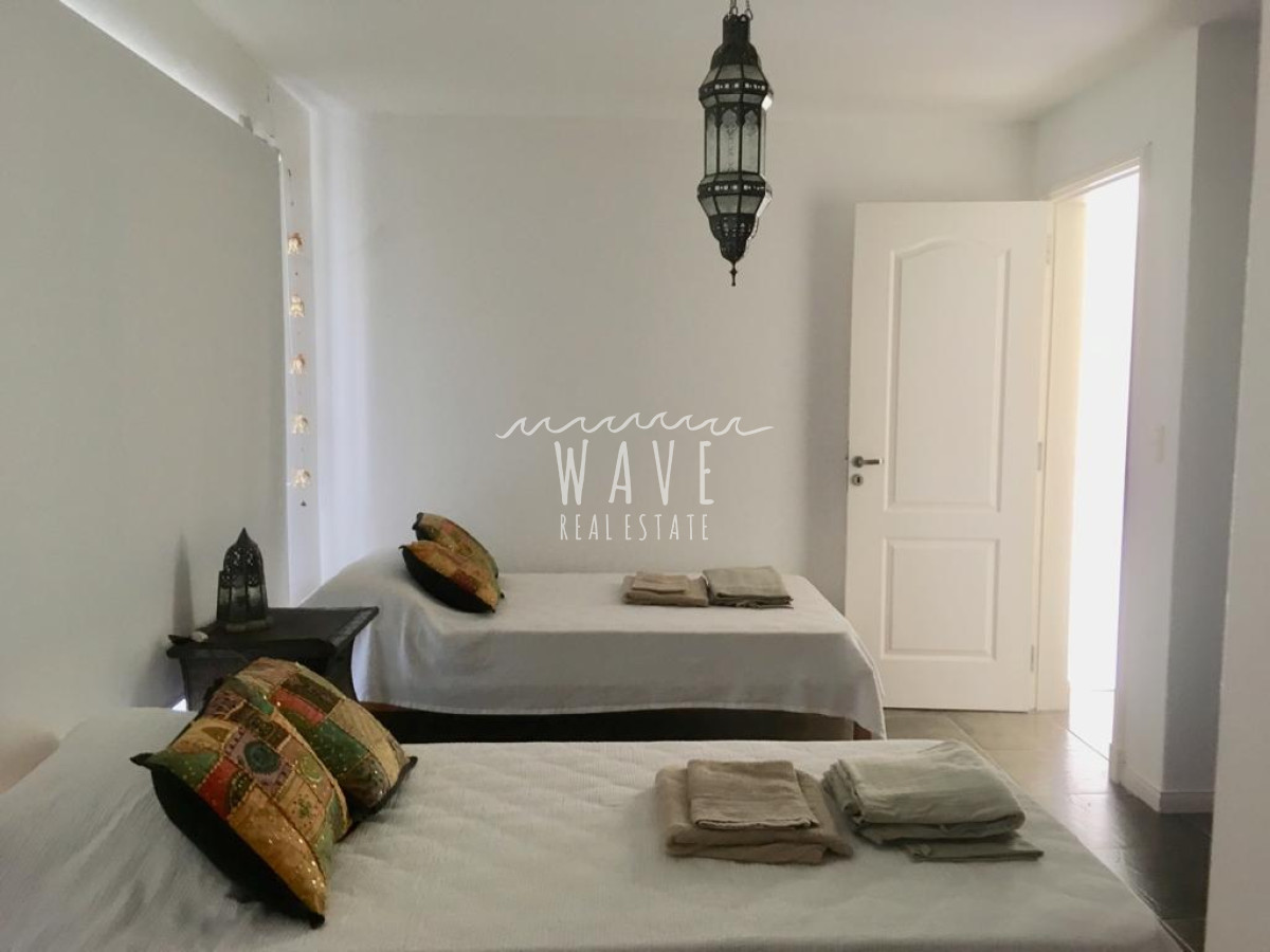 Casa ID.991 - Manantiales, Laguna Blanca, 5 dormitorios y dependencia.