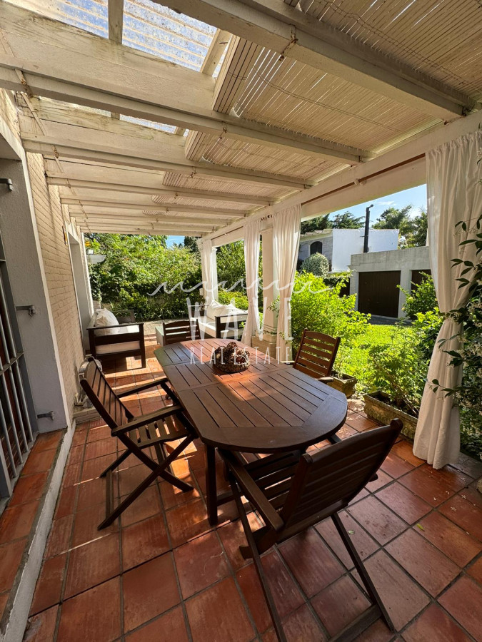 Casa ID.4608 - Mansa, Alquiler Temporada, 4 dormitorios, piscina climatizada. Disponible.