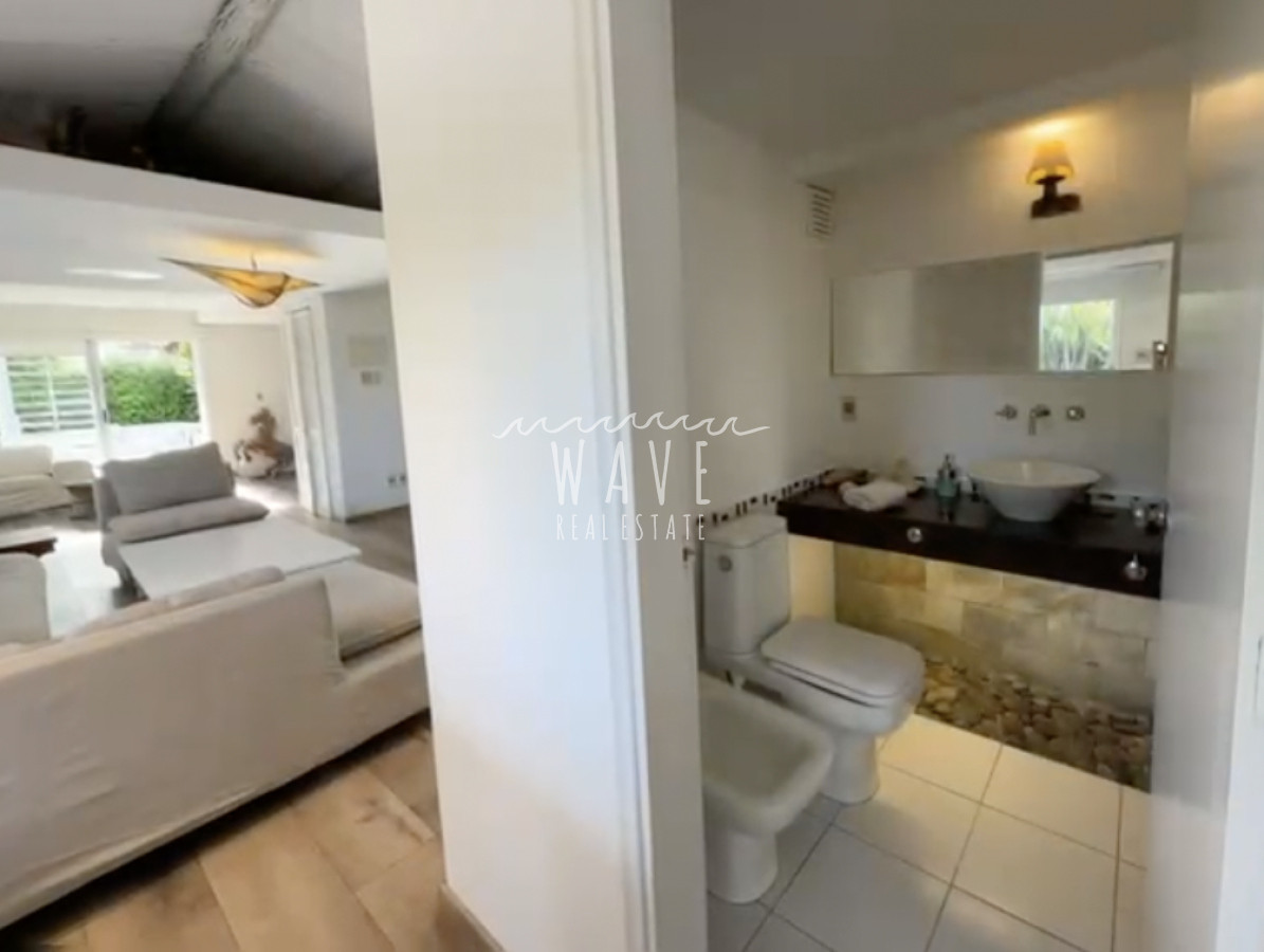 Casa ID.4975 - Venta de casa , con 4 dormitorios  en La Barra