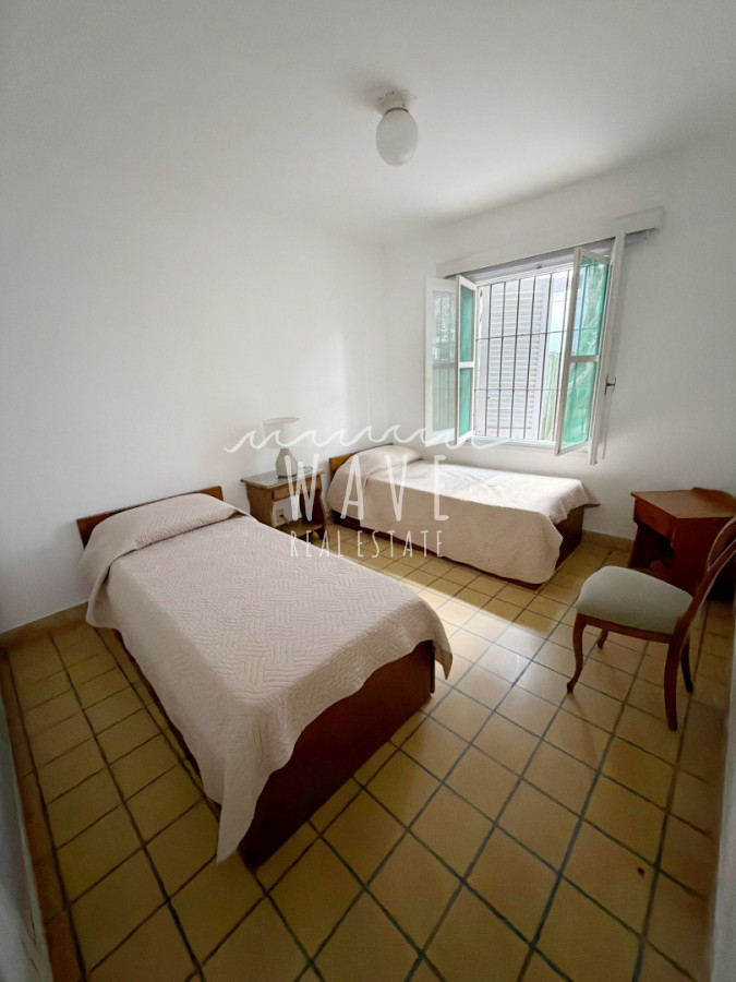 Casa ID.5664 - Venta de casa de 4 dormitorios en Playa Mansa, Punta del Este