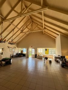 Venta , Amplia casa de 3 dormitorios, dos plantas en Playa Mansa, oportunidad comercial o residencial