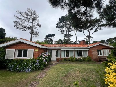 Alquiler de Verano, Casa de 4 dormitorios en Cantegril, Punta del Este