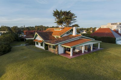 Alquiler de Verano, Casa de 6 dormitorios frente al mar, Punta del Este