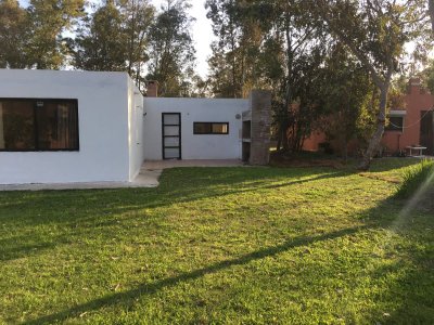 Casa en Alquiler Invernal, a 3 cuadras del Puente La Barra,3 dormitorios.