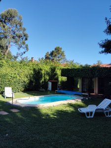 Venta de Casa en Punta del Este, con 4 dormitorios y piscina climatizada.