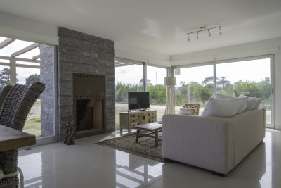 Alquiler de Verano, Casa de 3 dormitorios + dep. servicio en Playa Brava.