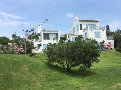Alquiler, Casa en Montoya, frente al mar, 5 dormitorios con piscina.