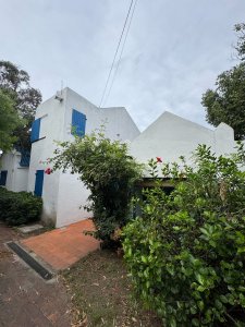 Venta de casa sobre Ruta 10, La Barra, con 3 dormitorios y 1000 metros de terreno