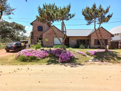 Venta hermoso chalet en Manantiales