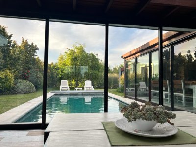 Venta de Casa en Viñedos de la Tahona, con 5 dormitorios y piscina