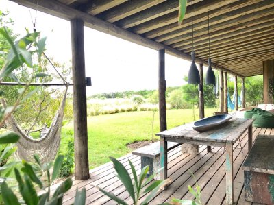 La Juanita, casa sobre laguna José Ignacio, cerca de la playa, 3 dormitorios. 