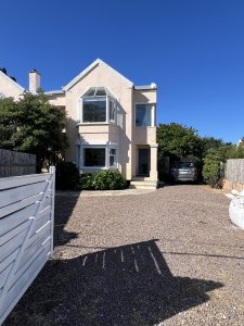 Casa en alquiler anual, mansa parada 43 primera línea 