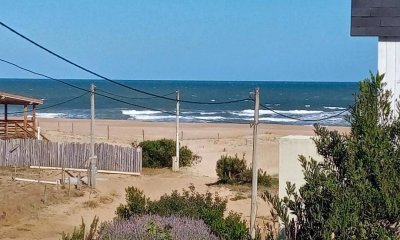 Venta de casa de 55 m2 sobre 1500 m2 de terreno frente al Mar en Punta Rubia, La Pedrera.