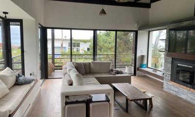 Montoya, casa en 3 plantas, pensada para vivir con el máximo comfort. Muy cerca del mar.
