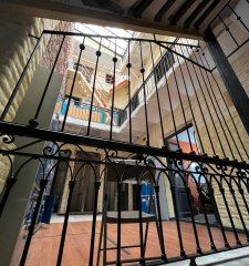 Casona de 10 dorm. 6 baños y Local Comercial