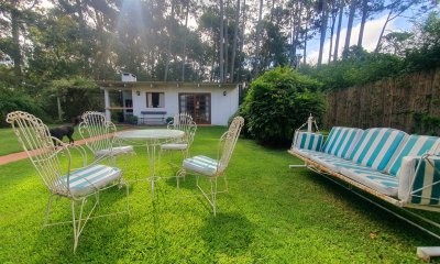 Venta de casa de 3 dormitorios, 3 baños + casa de huéspedes en Pinares, Playa Mansa, Punta del Este.