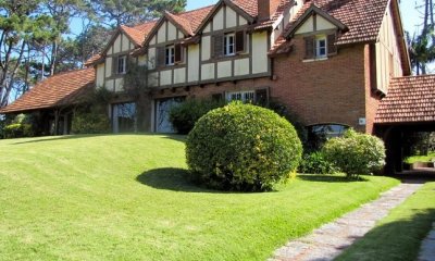 CASA EN BARRIO GOLF A METROS DEL MAR