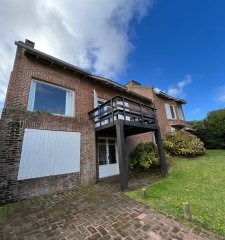 CASA EN VENTA La Barra  4 suites, a metros de Shopping OH.