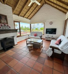 Venta de hermoso chalet, con 3 dormitorios en Montoya