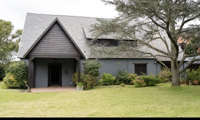 Venta de Casa, con 5 dormitorios + 2 en casa de servicio en Playa Mansa, a metros del mar