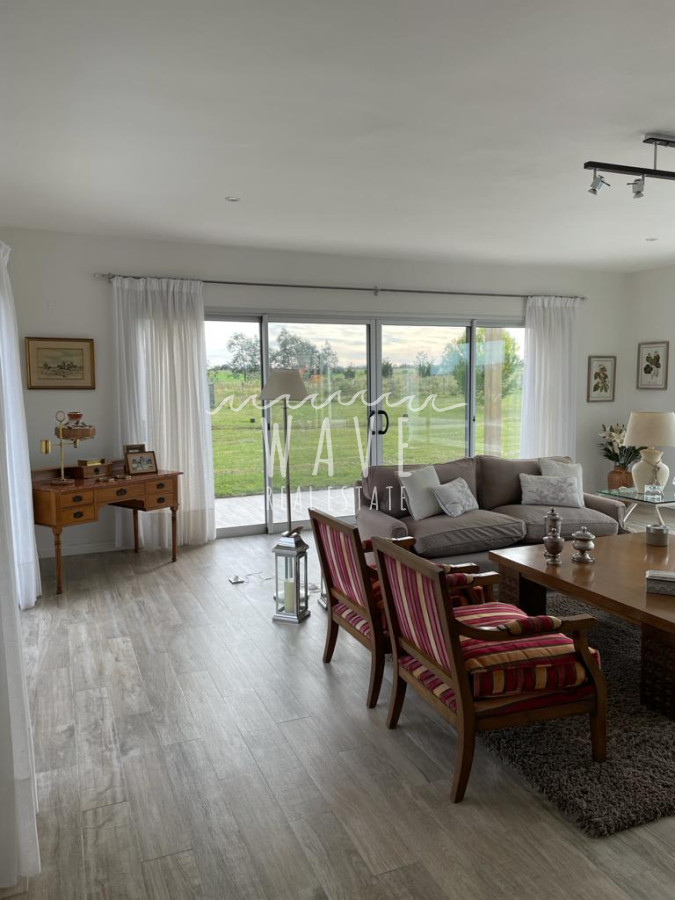 Campo Ref.1831 - Establecimiento de lujo con comodidades de trabajo. Impecable.