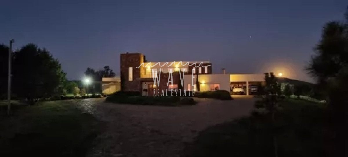 Campo Ref.1839 - Establecimiento de Lujo ubicado a 80 kms de Montevideo y 60 kms de Punta del Este