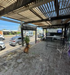 Venta de local comercial en La Barra, Con apartamento en segundo piso