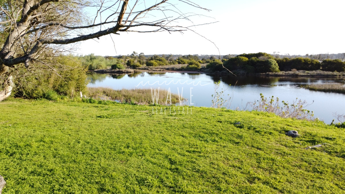 Terreno ID.4465 - 2 padrones-1200m2-Primera Línea
