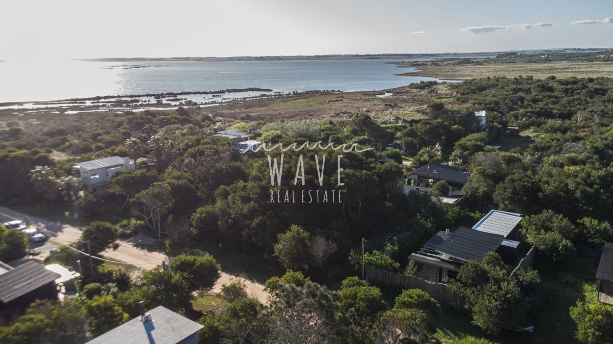 Terreno ID.5397 - Venta Lote La Juanita Vista Parcial laguna y mar 