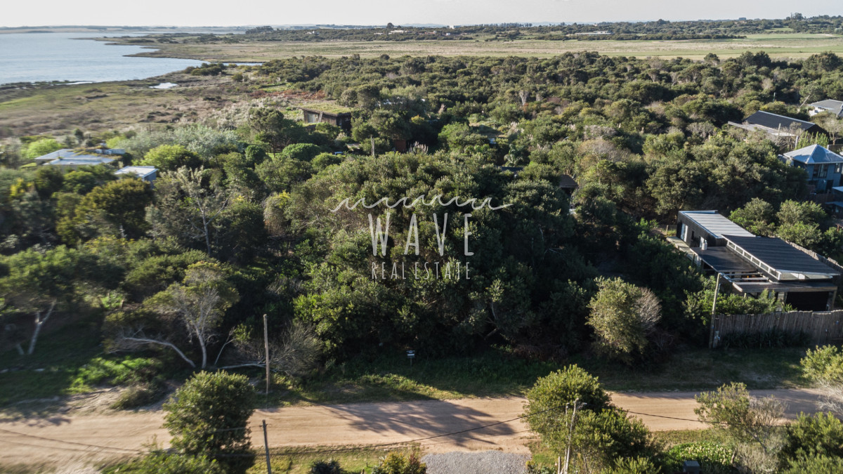 Terreno ID.5397 - Venta Lote La Juanita Vista Parcial laguna y mar 