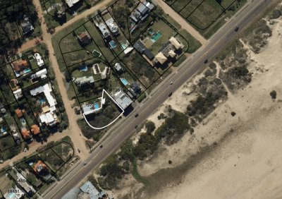Venta de Terreno , 1.084 M2 frente al mar en Ruta 10