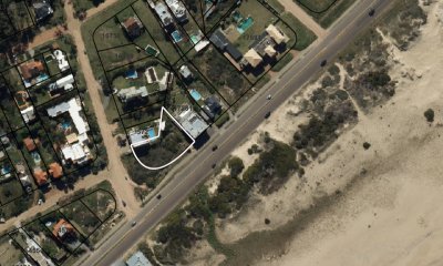 Venta de Terreno , 1.084 M2 frente al mar en Ruta 10