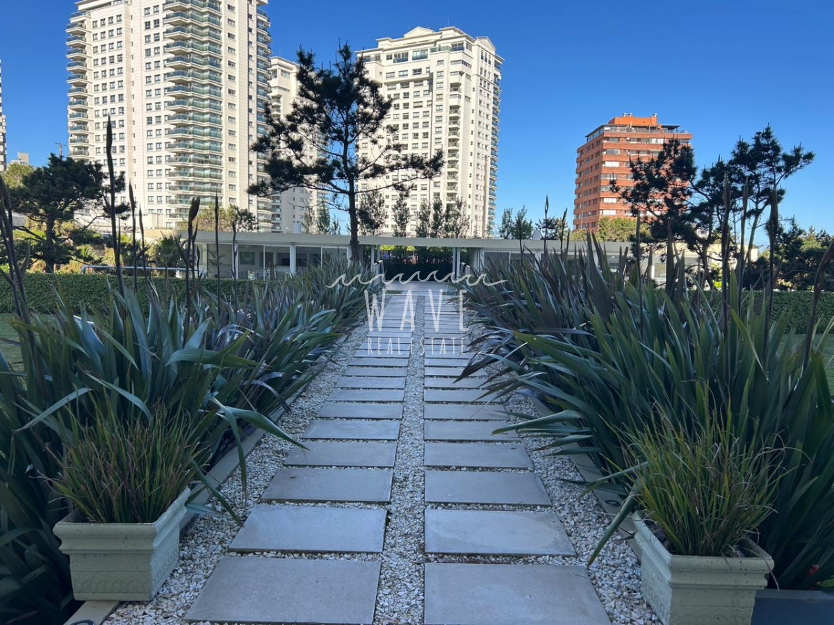 Apartamento ID.5115 - Alquiler de verano, Apartamento de 2 dormitorios y medio en Playa Mansa, Punta del Este