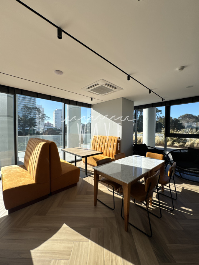 Apartamento ID.4974 - Venta Departamento Mansa, 3 dormitorios, Punta del Este 